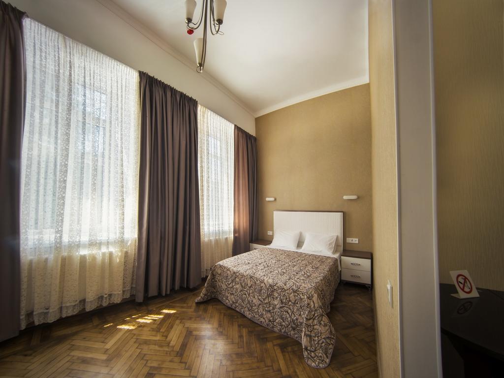 Apart Hotel Kvartira 1 Odessa Oda fotoğraf