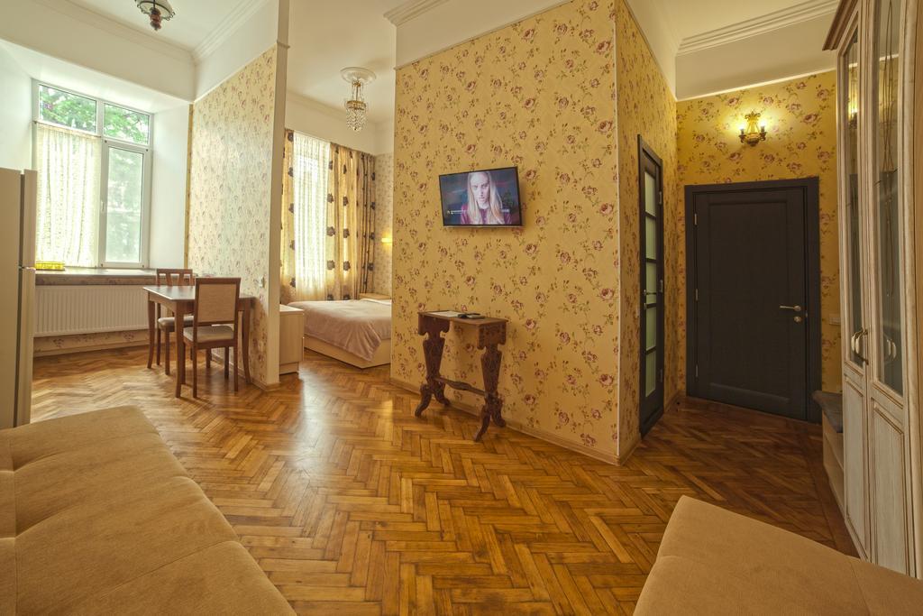 Apart Hotel Kvartira 1 Odessa Dış mekan fotoğraf